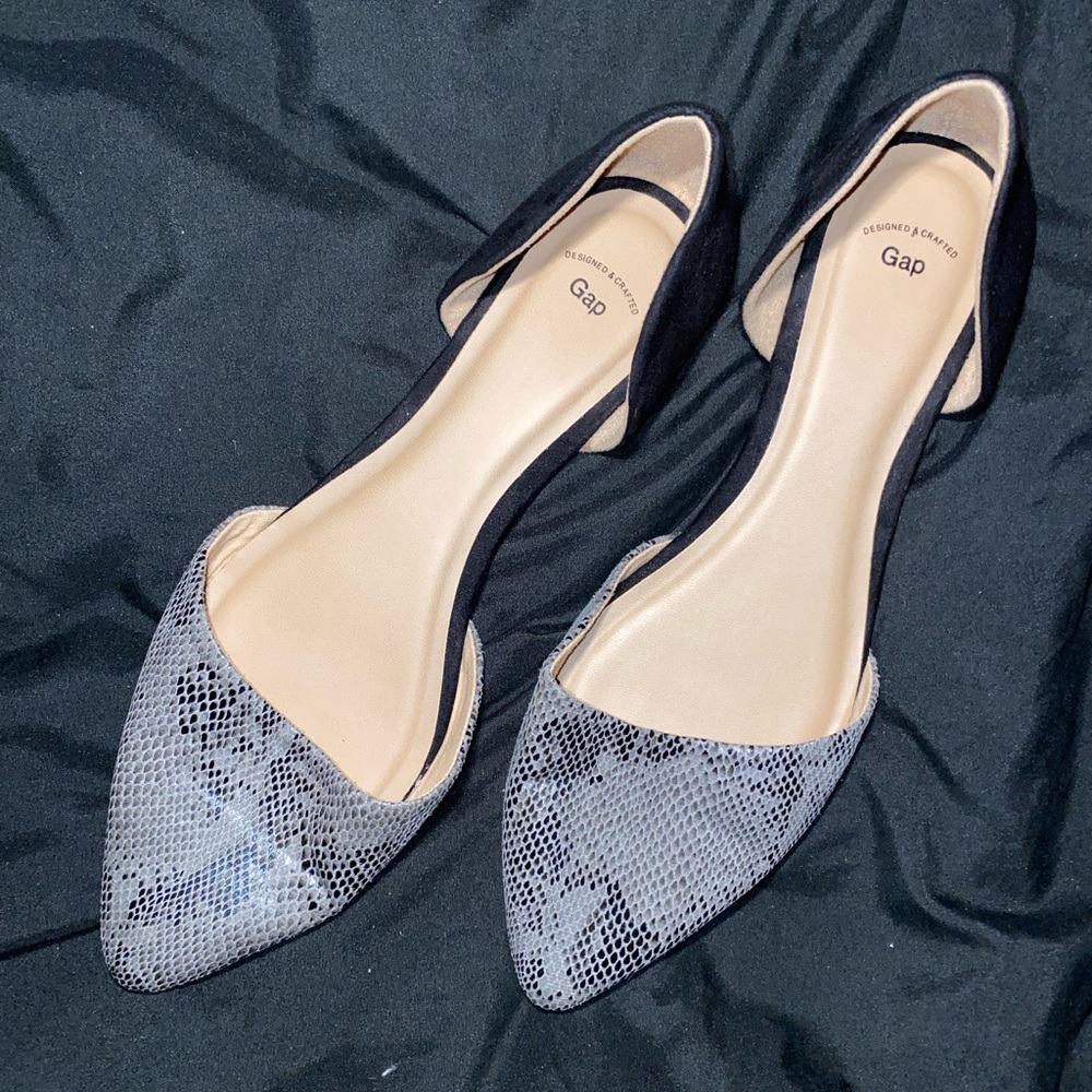 Gap pointed toe flats. Size 10